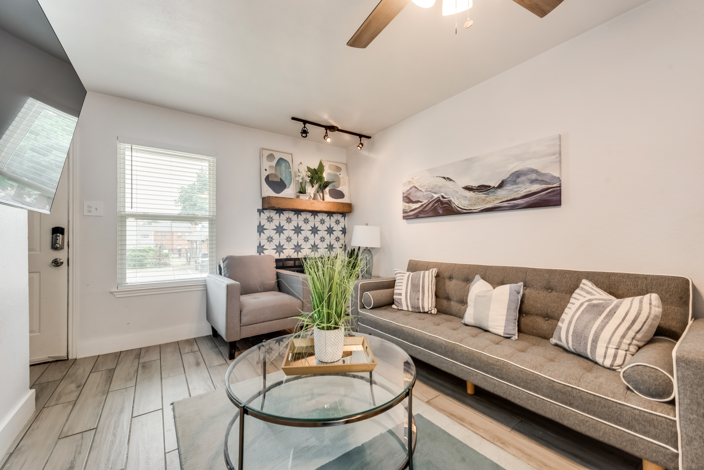 I69 - Apt|Patio|11mi to Convention Ctr|Sleeps 2