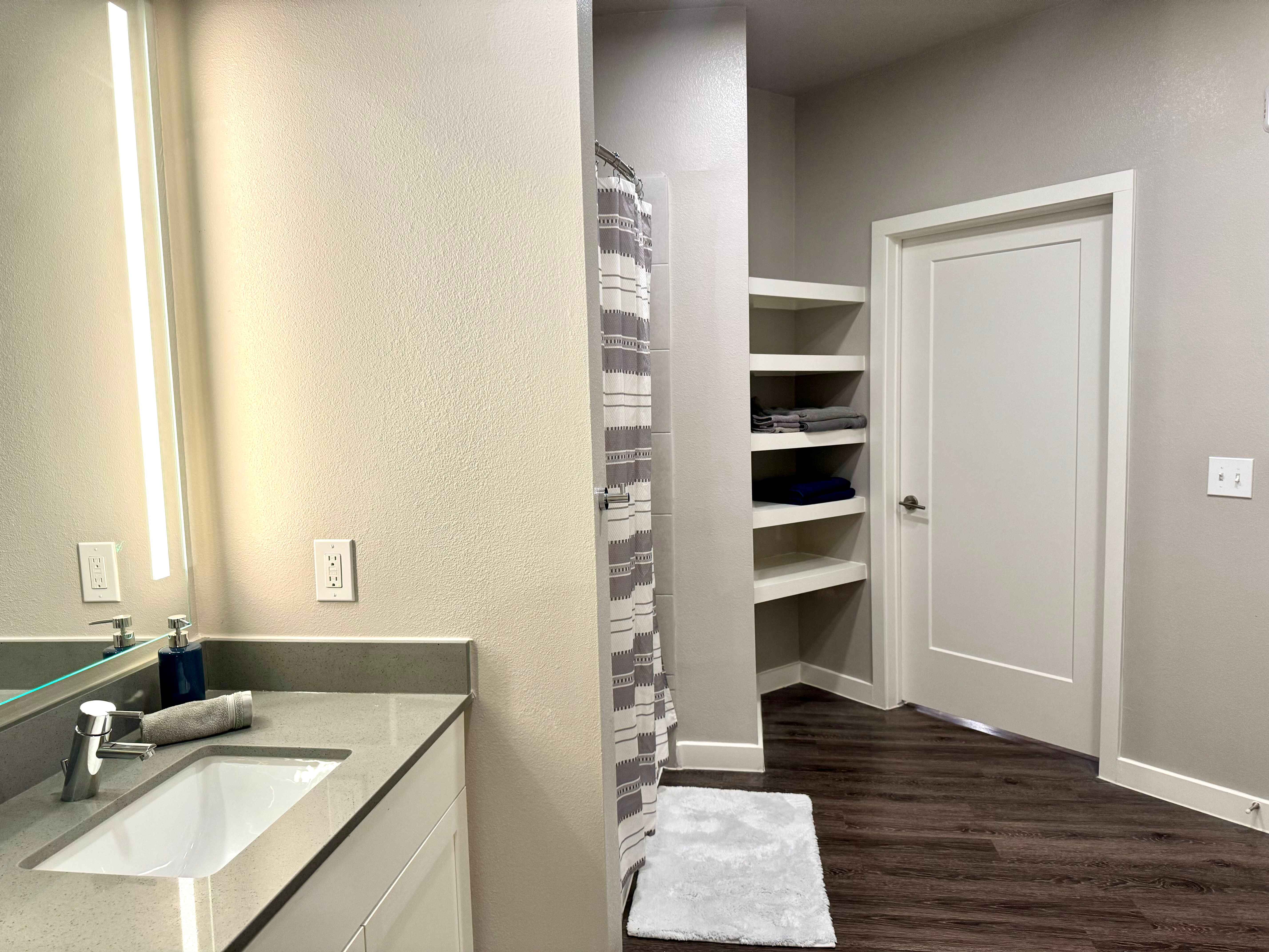 MCK104 - Apt|Patio|15mi to Toyota Stadium|Sleeps 2 | Photo 13