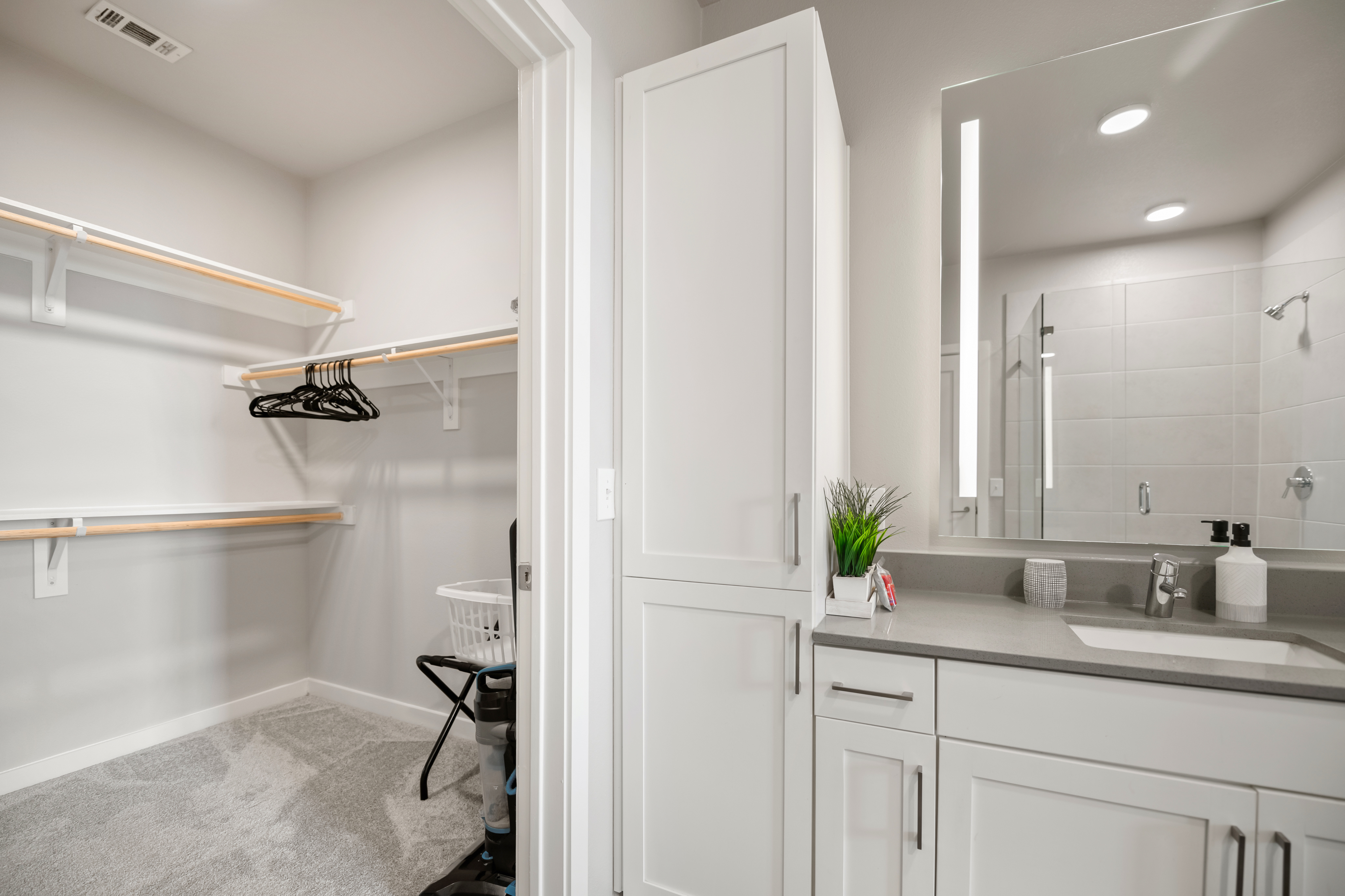 MCK211 - Apt|Patio|15mi to Toyota Stadium|Sleeps 4 | Photo 23