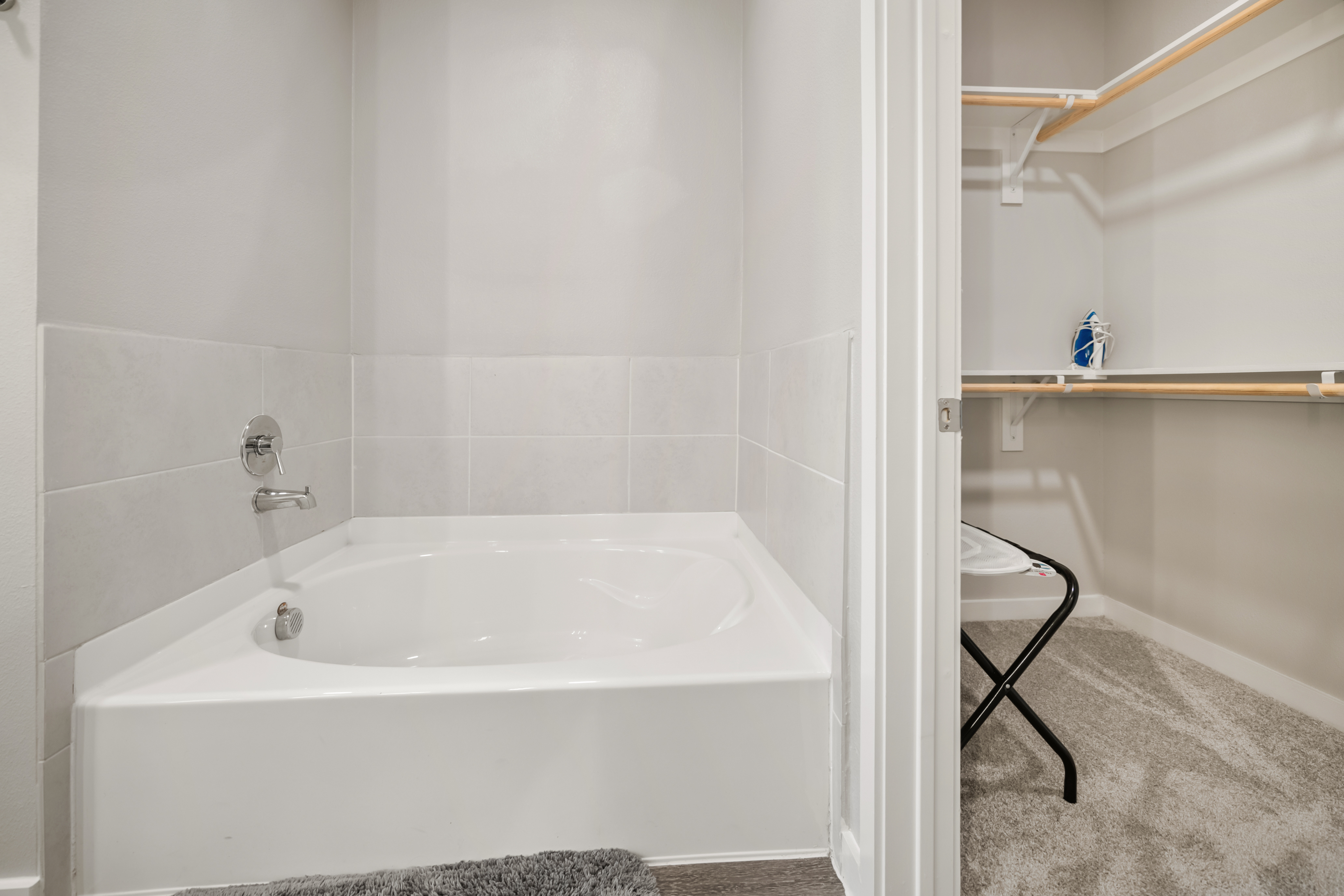 MCK211 - Apt|Patio|15mi to Toyota Stadium|Sleeps 4 | Photo 13