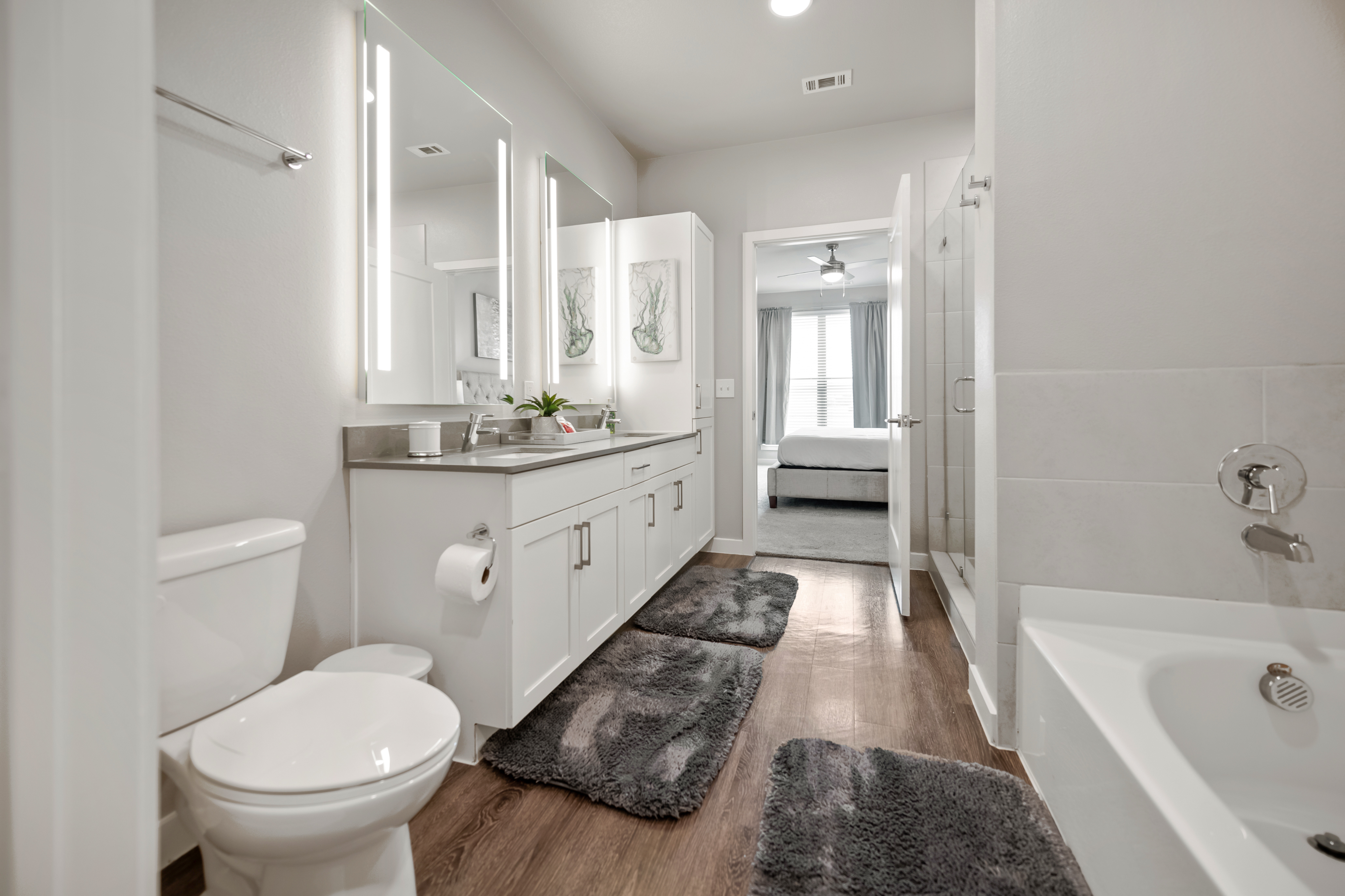 MCK211 - Apt|Patio|15mi to Toyota Stadium|Sleeps 4 | Photo 12