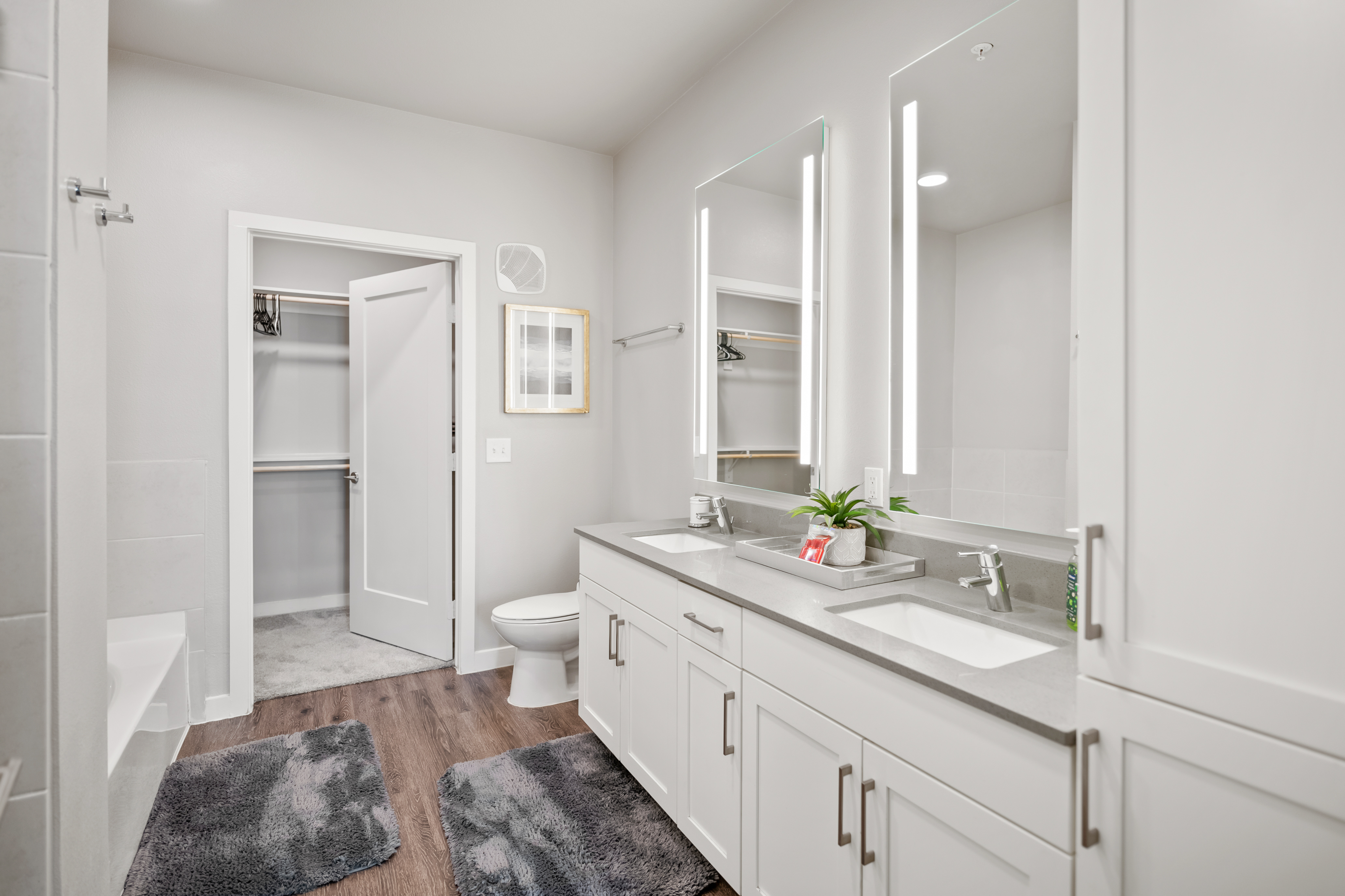 MCK211 - Apt|Patio|15mi to Toyota Stadium|Sleeps 4 | Photo 20