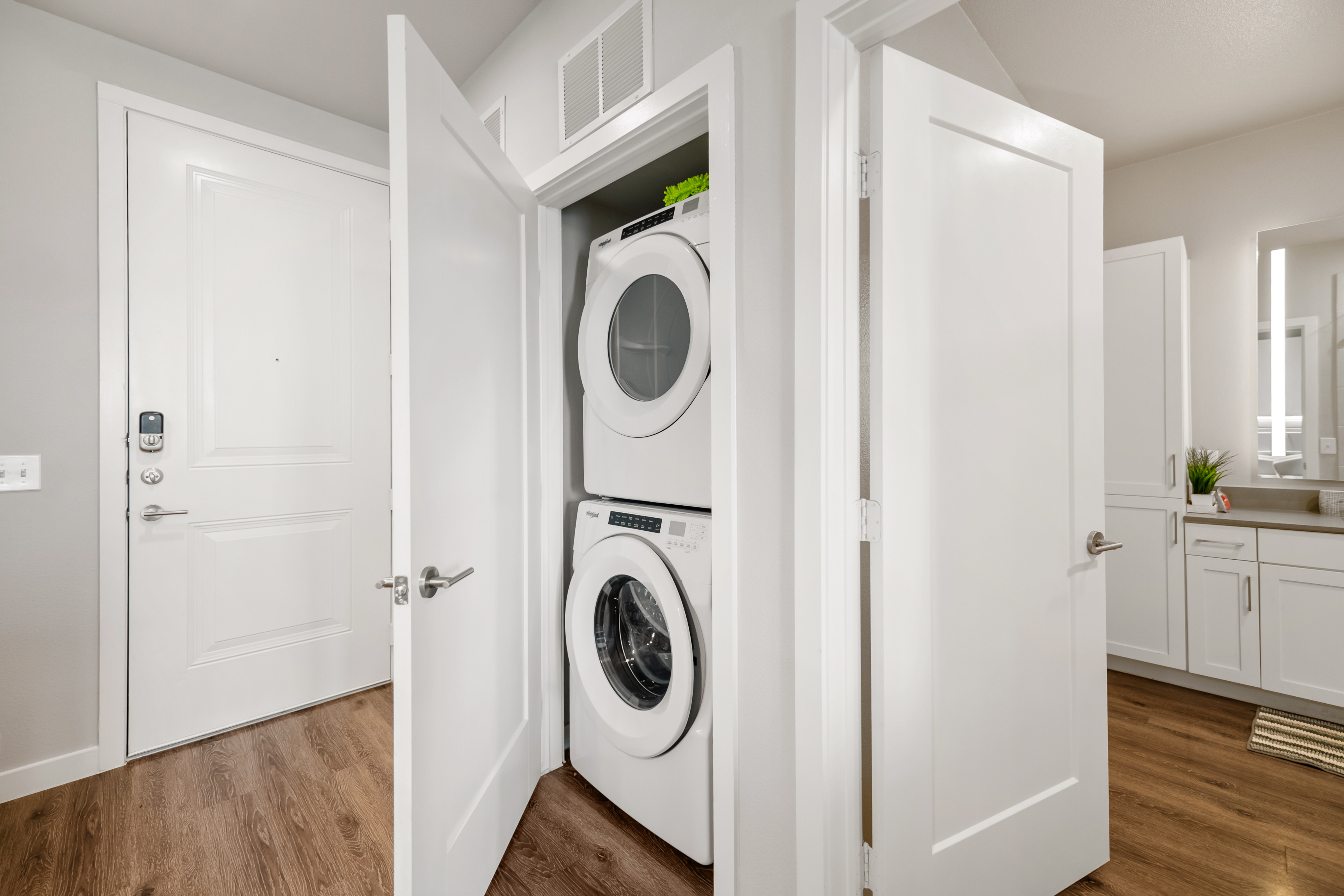 MCK211 - Apt|Patio|15mi to Toyota Stadium|Sleeps 4 | Photo 10