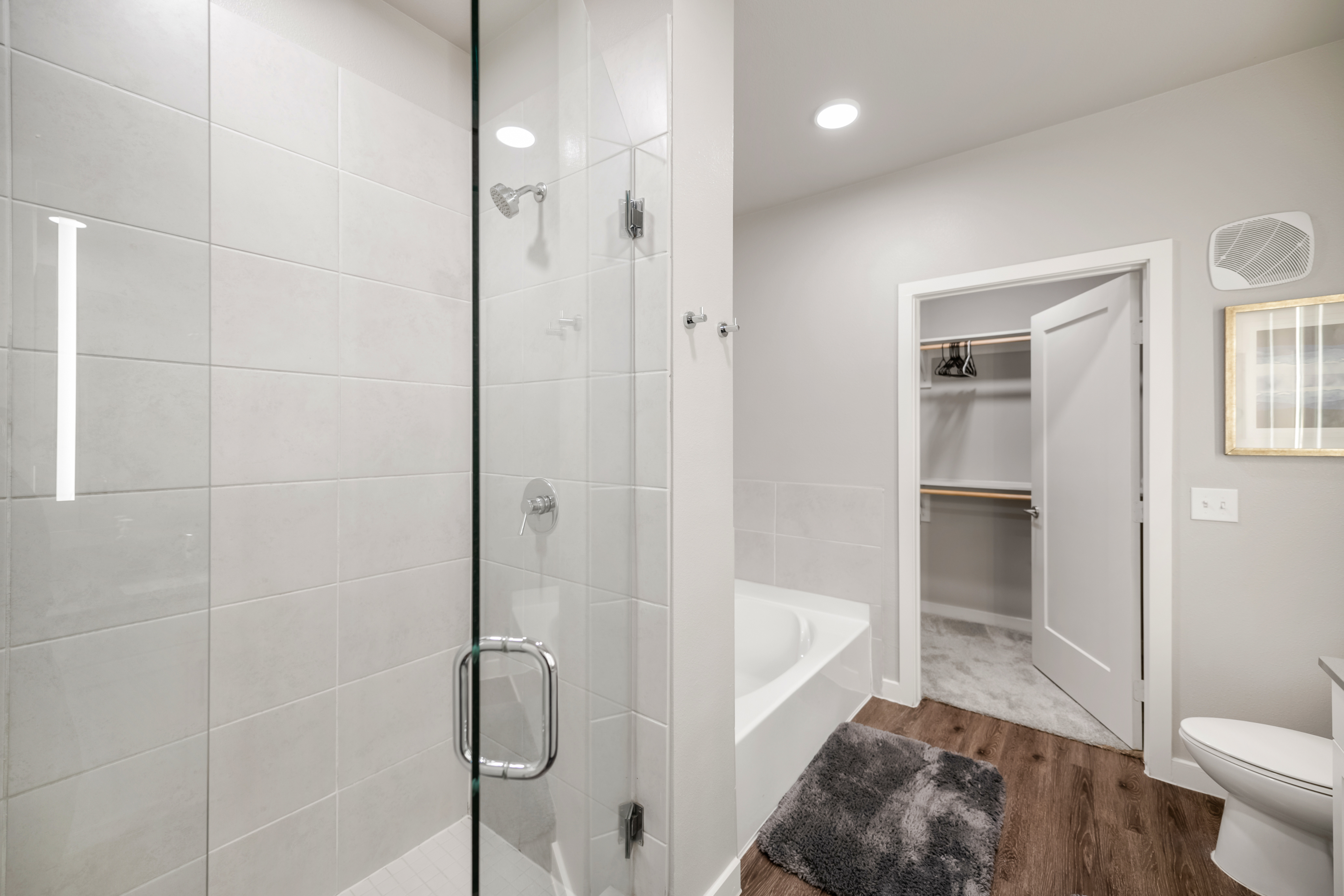 MCK211 - Apt|Patio|15mi to Toyota Stadium|Sleeps 4 | Photo 17