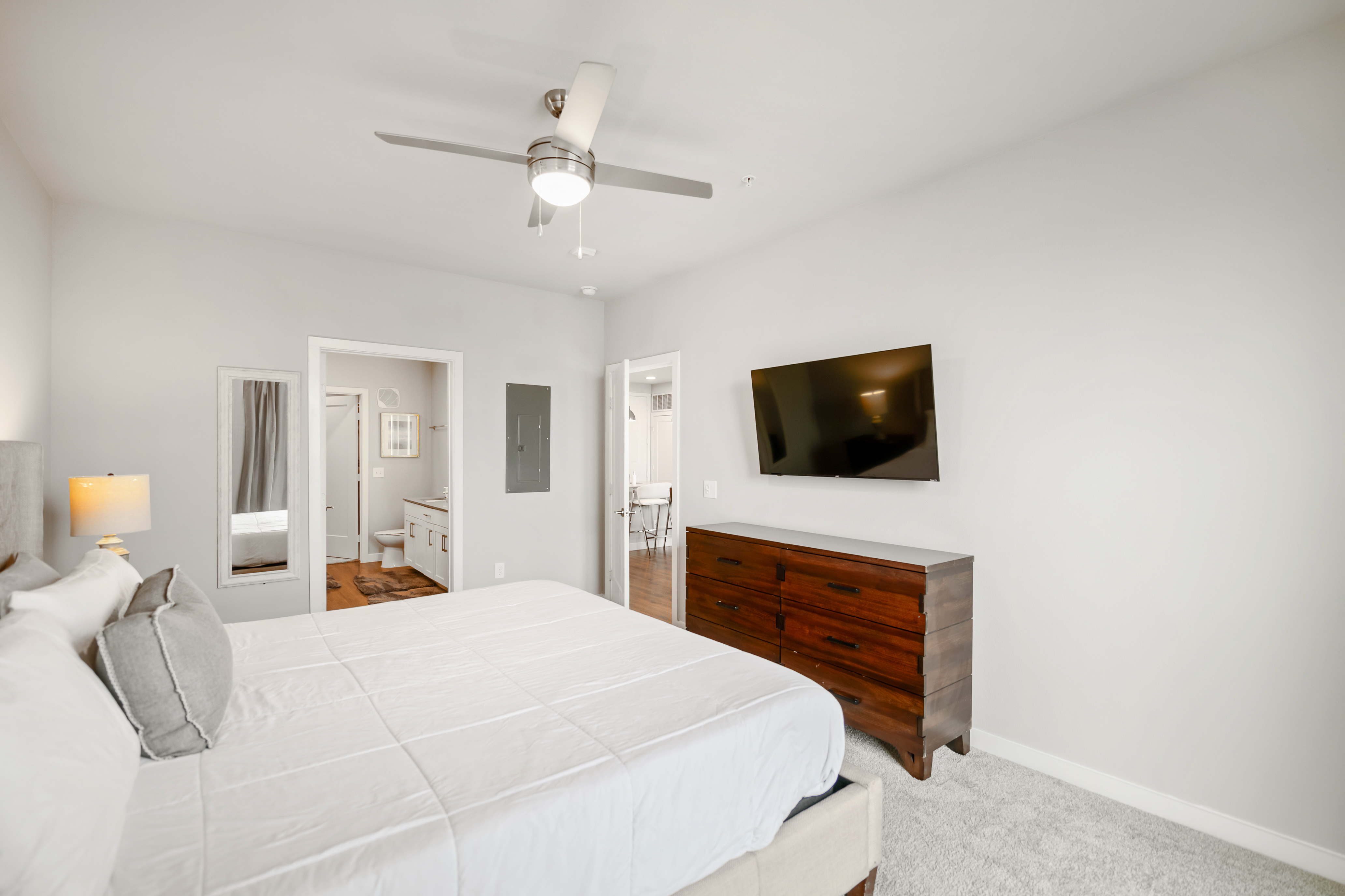 MCK211 - Apt|Patio|15mi to Toyota Stadium|Sleeps 4 | Photo 18