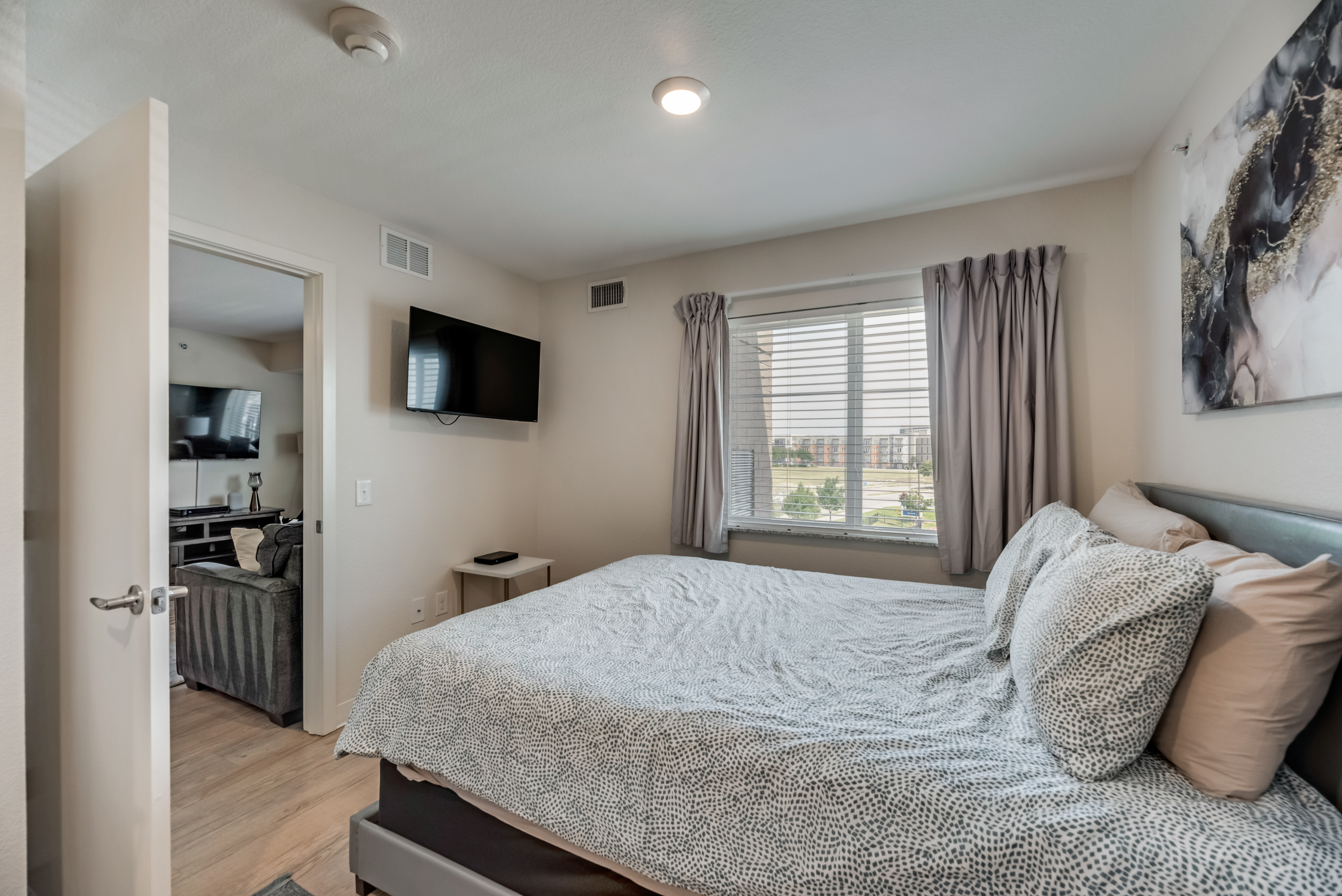RD402 - Home|Yard|12mi to Convention Ctr|Sleeps 6 | Photo 13