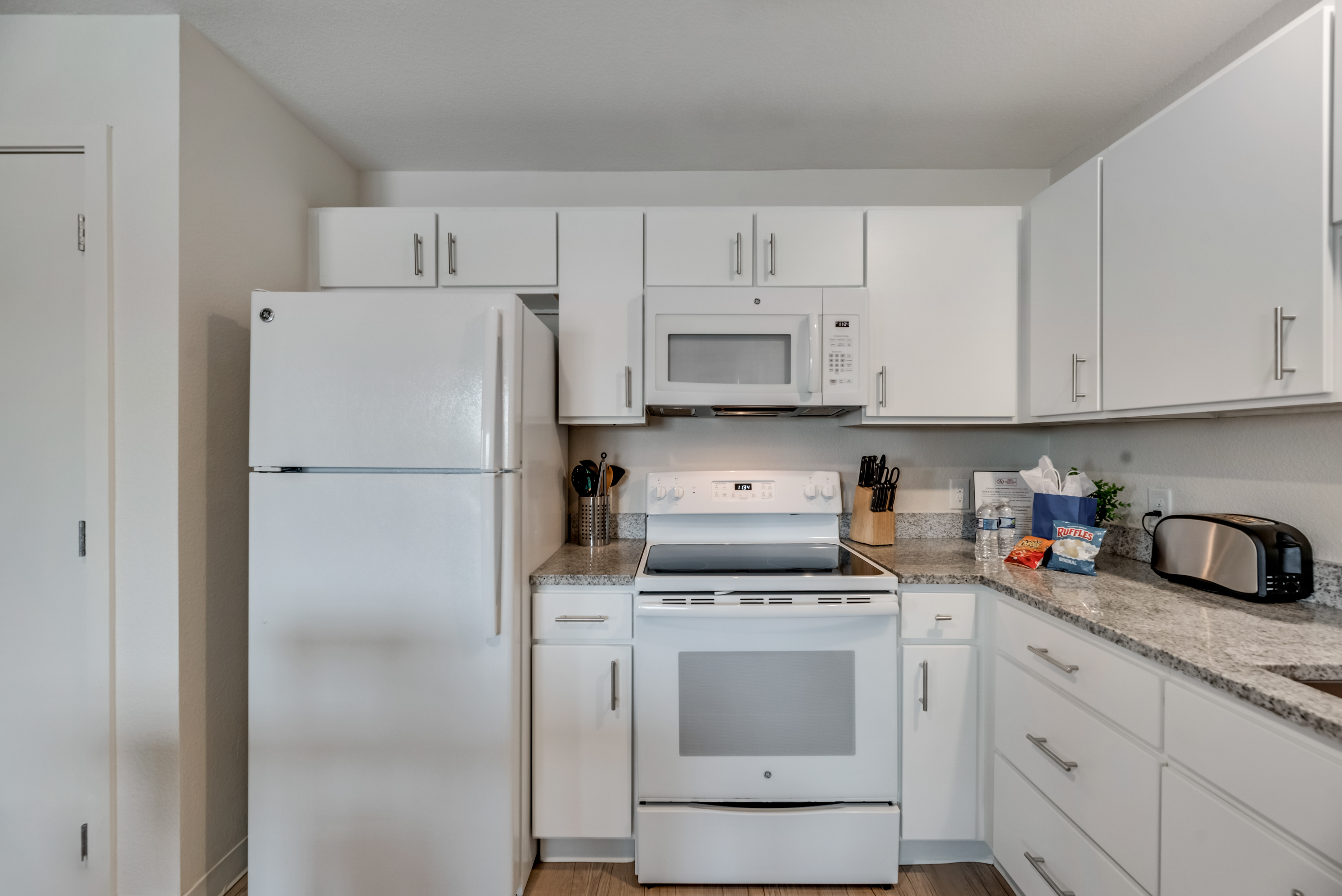 RD402 - Home|Yard|12mi to Convention Ctr|Sleeps 6 | Photo 7