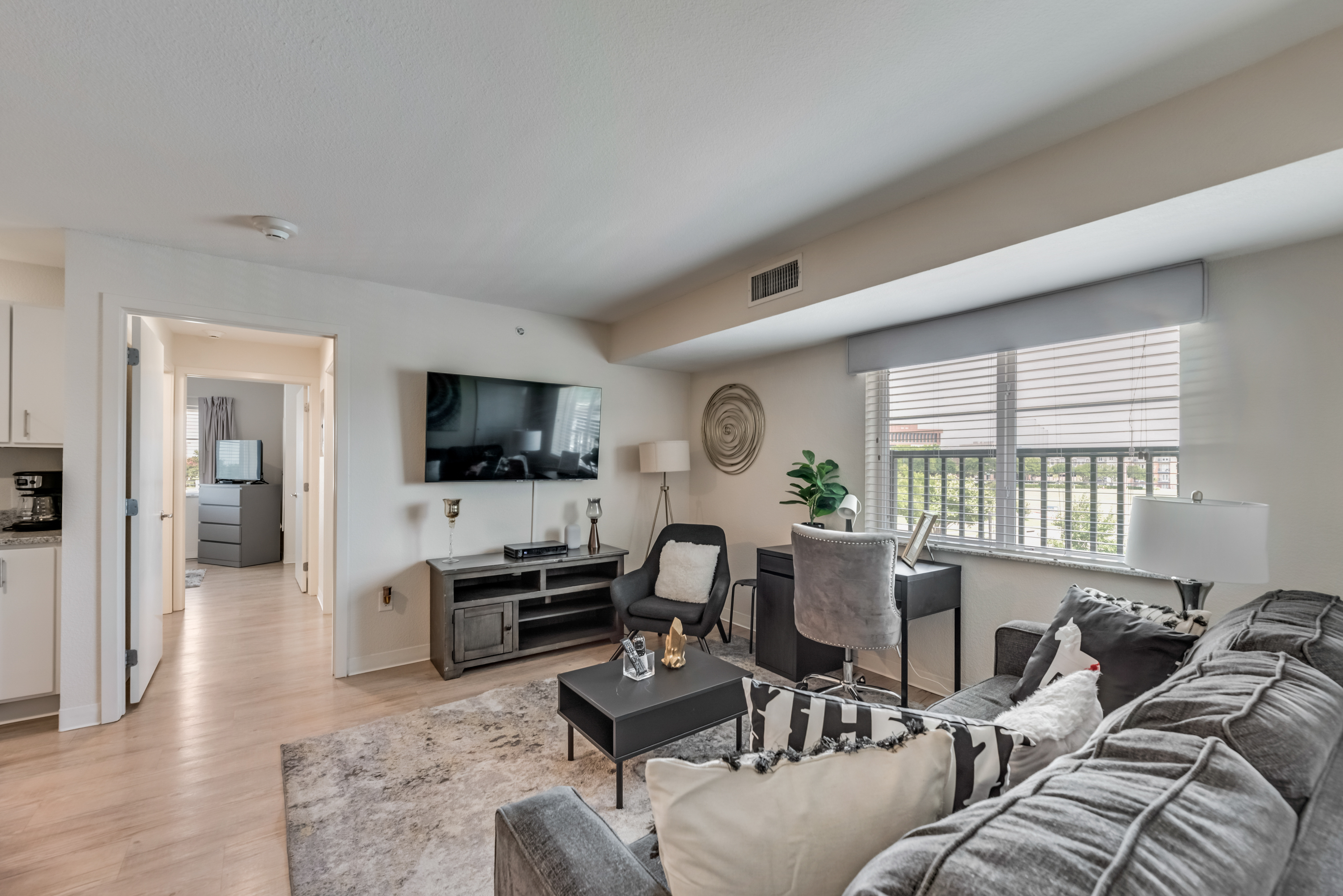 RD402 - Home|Yard|12mi to Convention Ctr|Sleeps 6 | Photo 2