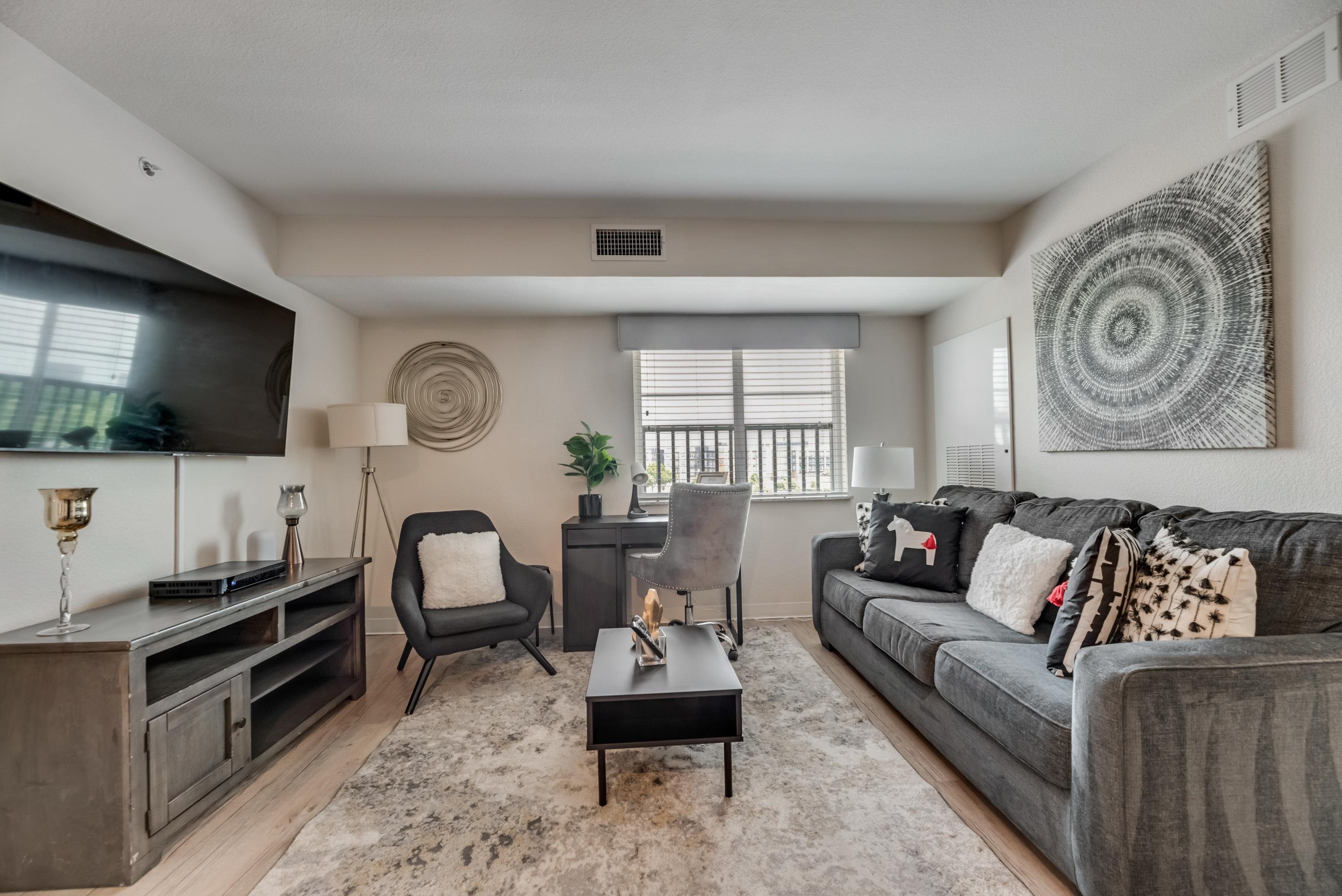 RD402 - Home|Yard|12mi to Convention Ctr|Sleeps 6