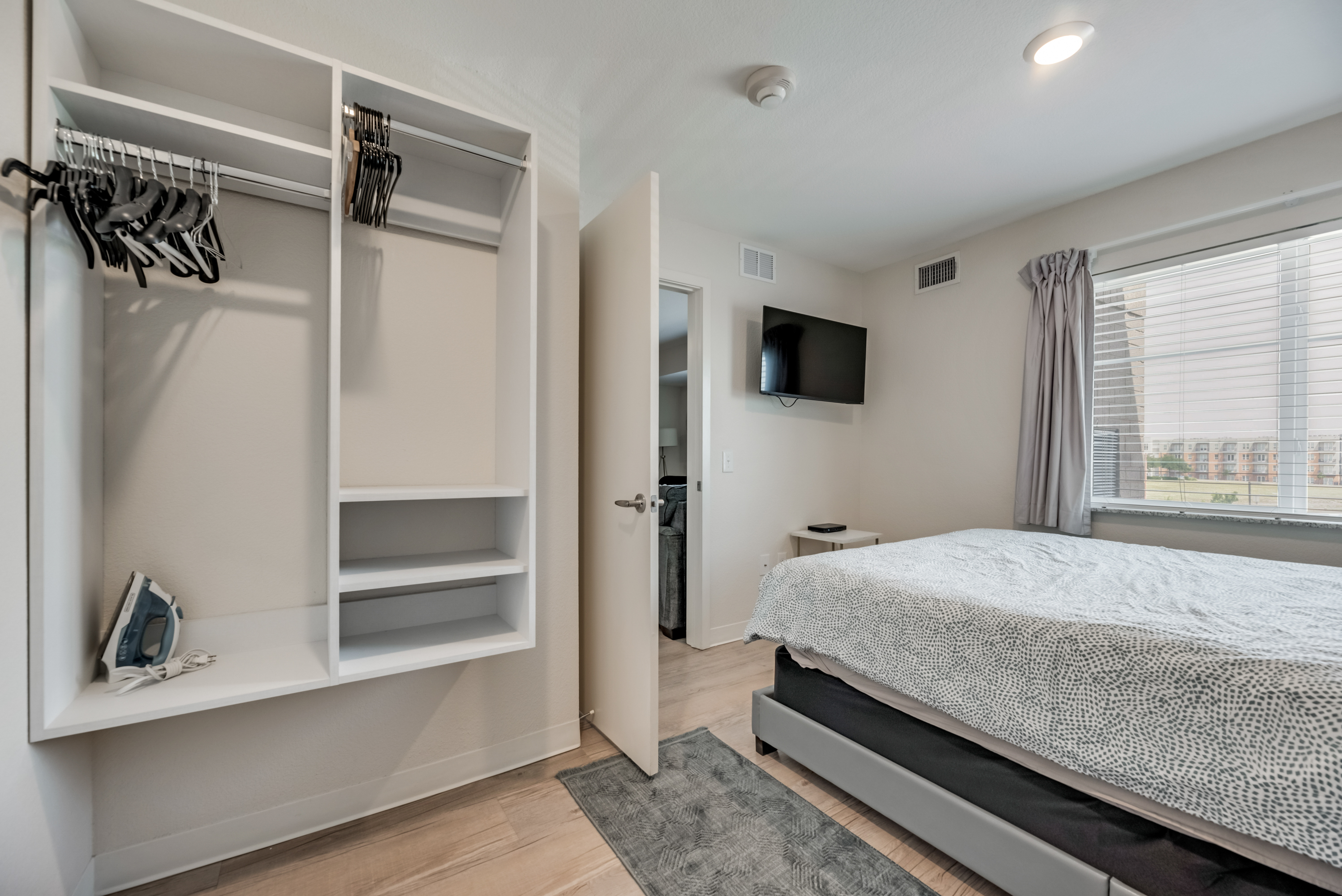 RD402 - Home|Yard|12mi to Convention Ctr|Sleeps 6 | Photo 14