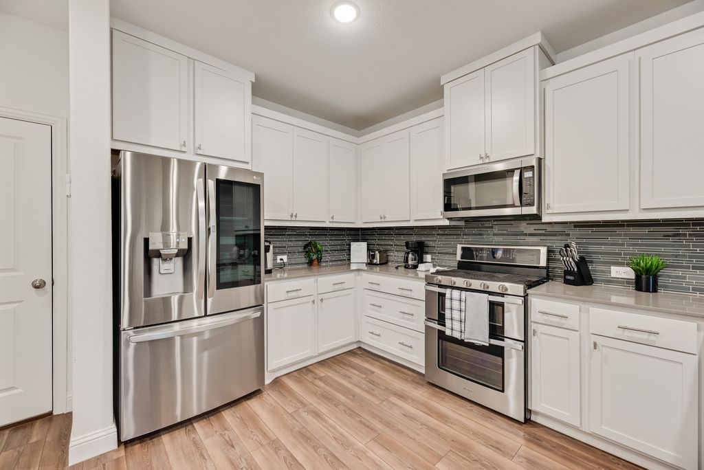 FS832: Modern 2BD/2.5BA Townhome in Frisco | Photo 11