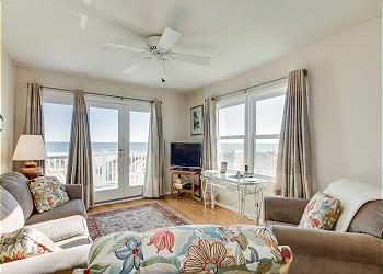 Nautical Watch 212 - Oceanfront - Windy Hill Section, a Vacation Rental in Myrtle Beach