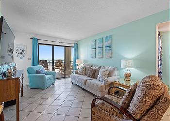 Crescent Dunes 304 - Oceanfront - Crescent Beach Section, a Vacation Rental in Myrtle Beach