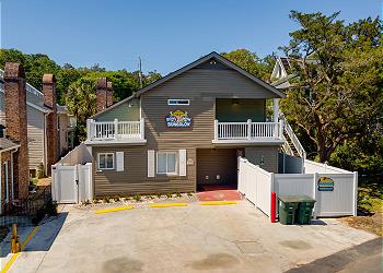 Bow Wow Bungalow - 3rd Row - Ocean Drive Section, a Vacation Rental in Myrtle Beach