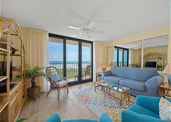 Spinnaker 101 - Oceanfront - Windy Hill Section, a Vacation Rental in Myrtle Beach