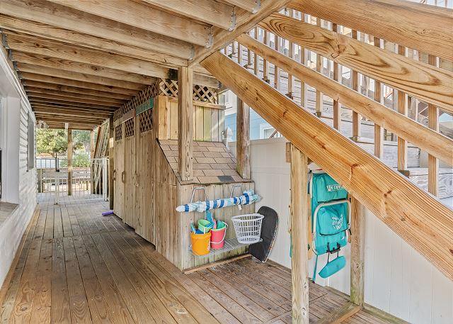 Runaway Bay - 3rd Row - Beach House - Crescent Beach 32