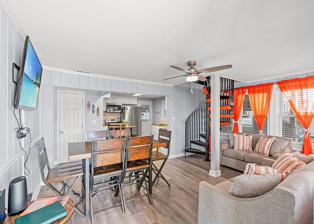 Runaway Bay - 3rd Row - Beach House - Crescent Beach 4