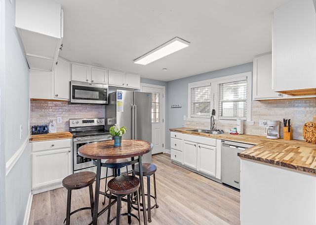 Runaway Bay - 3rd Row - Beach House - Crescent Beach 9