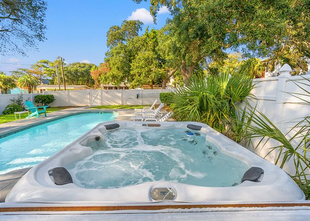 Runaway Bay - 3rd Row - Beach House - Crescent Beach 30