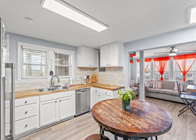 Runaway Bay - 3rd Row - Beach House - Crescent Beach 12