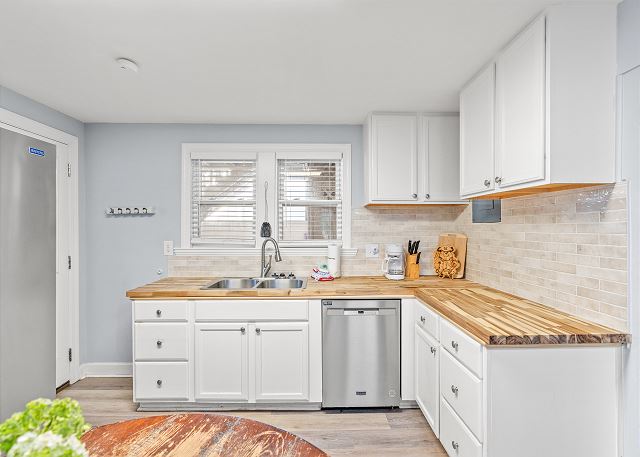 Runaway Bay - 3rd Row - Beach House - Crescent Beach 11