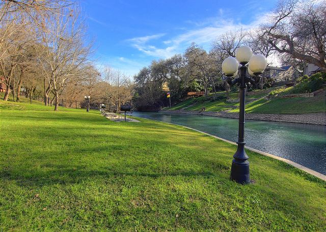 You are sure to have a great time! Comal River access!!