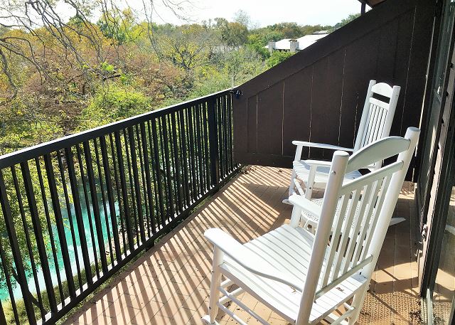 2nd story balcony, looks over the Comal River!