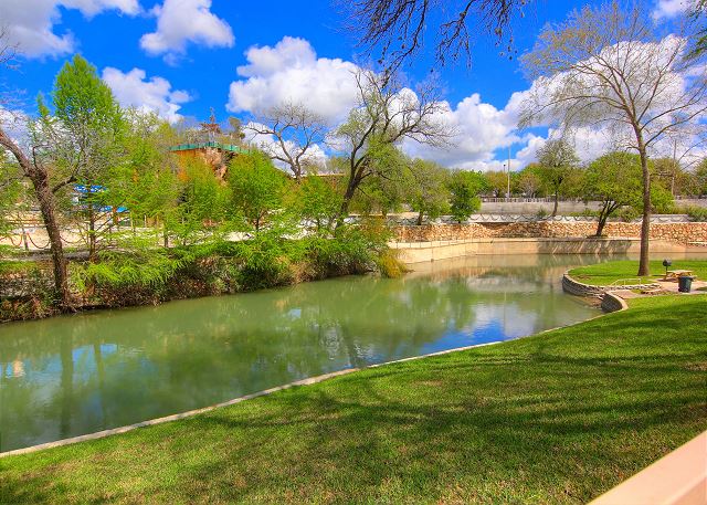 This fabulous 2 bedroom 2 bath condo has spectacular views of the the Comal River and Schlitterbahn. 