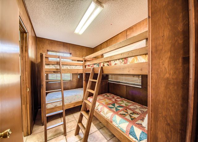 Bunk Room with 2 twin over twin bunk beds