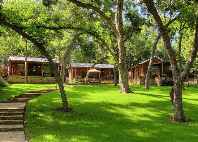 There are three separate luxury cabins located on the property. 
From left to right the cabins are as follows;
"Longhorn", "Apple", "Bluebonnet'. 
