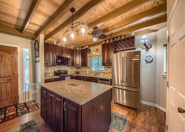 Fabulous Kitchen with Stainless Steel Appliances!