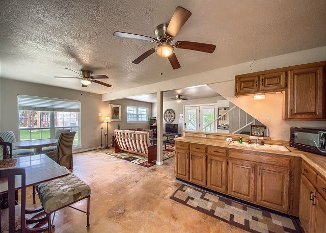 Kitchen, dining area and living room equipped with ceiling fans! 