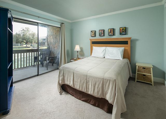 Master bedroom has a queen size bed!