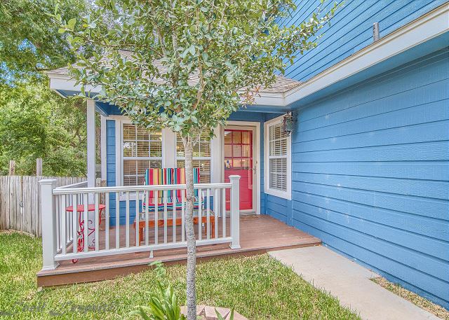 Guadalupe Retreat RR 1324!
Sleeps 14, 4 bedrooms, 2.5 bathrooms. Dogs allowed.