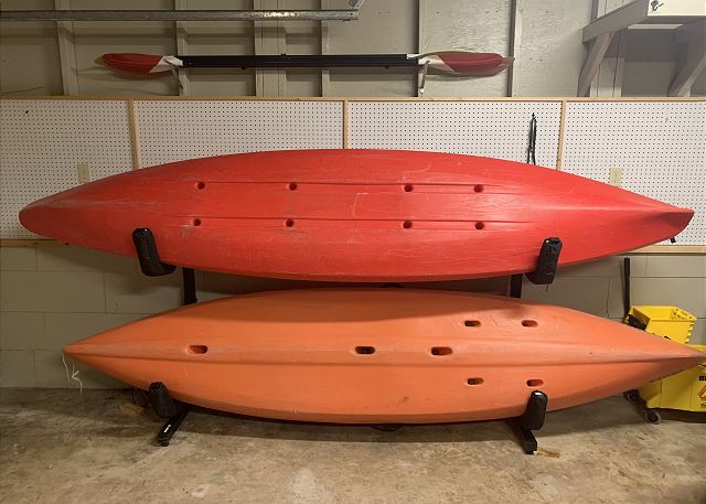 2 Kayaks available for guest use. 