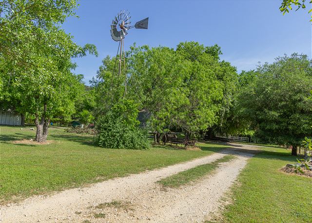 House is conveniently located 15 minutes from downtown New Braunfels, historic Gruene and Schlitterbahn water park.