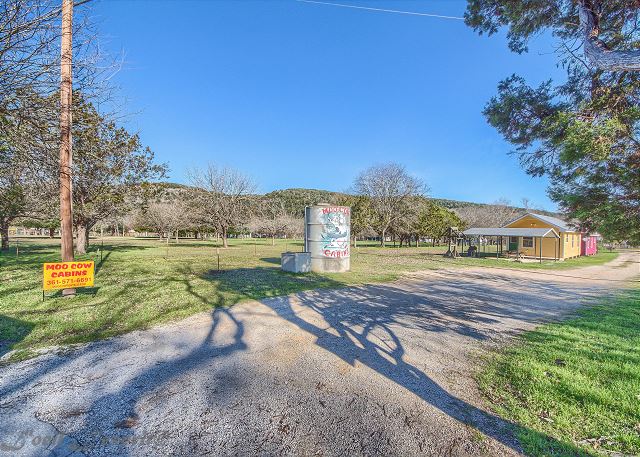 The house is conveniently located 15 minutes from downtown New Braunfels, historic Gruene and Schlitterbahn water park