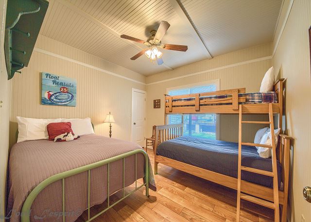 Wagon Wheel 2nd bedroom with a Queen size bed and twin over full bunk beds.