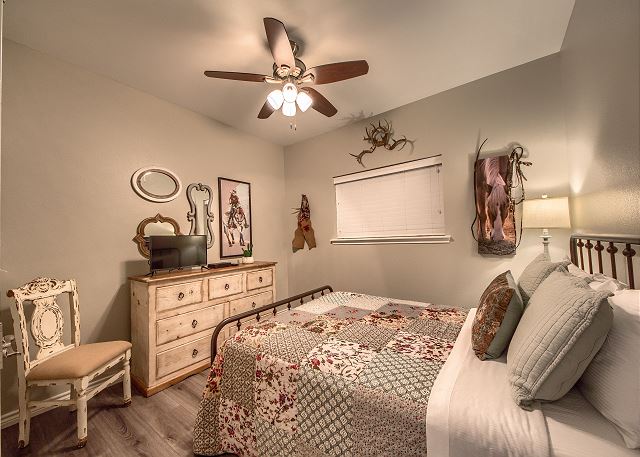 Guest bedroom with a Queen size bed!