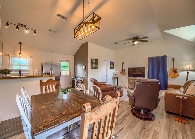 Dining Room table with seating for 6 guests! 