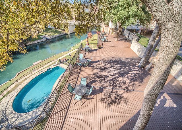 Top Deck overlooking the Community pool and the Comal River! 