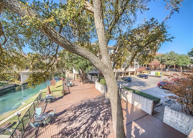 Top deck and Comal River views