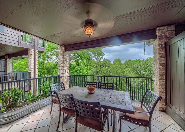 The porch with seating for up to 6 guests! 