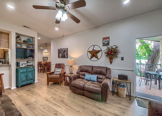 Beautiful Living Room! 