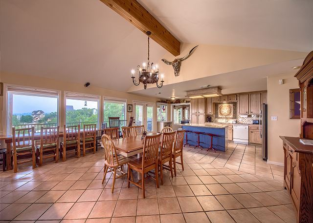 Dining room with seating for 8 guests! 