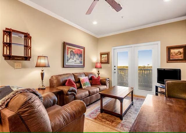 VG 206 Waterfront Oasis