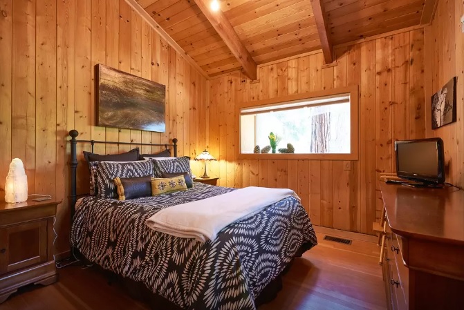 Bedroom with queen sized bed.-Original