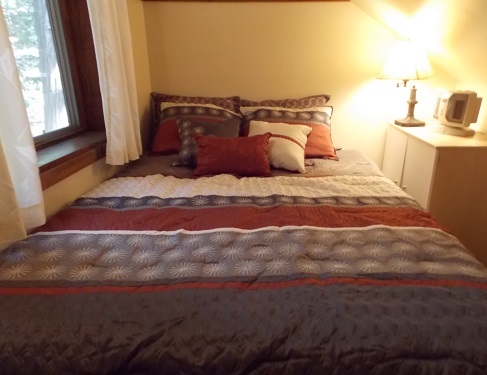 Guest bedroom with queen bed-Original