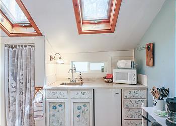 The country decor gives a rustic yet fashionable vibe.