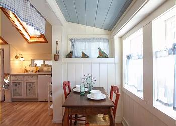 Dining & Kitchenette